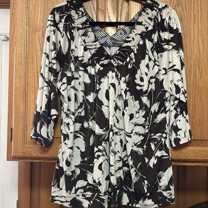 Avenue double V neck three-quarter length sleeve blouse